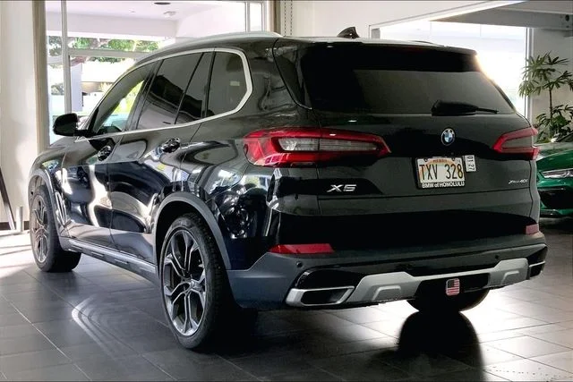 Used 2019 Black BMW xDrive40i image 5