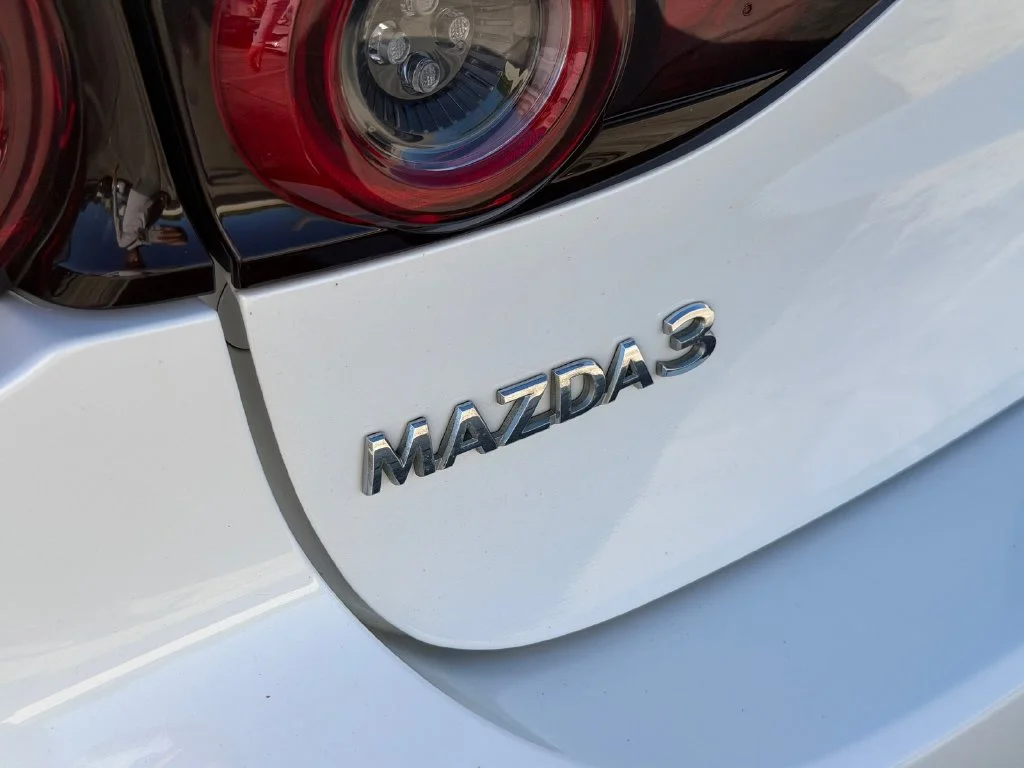 Used 2019 White Mazda Preferred image 14