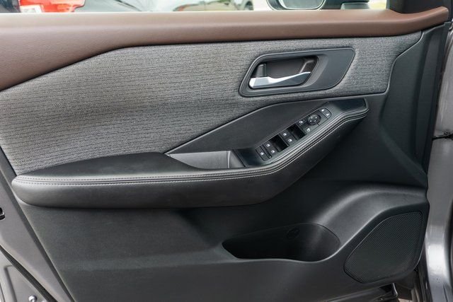 Used 2021 Gray Nissan SV image 16