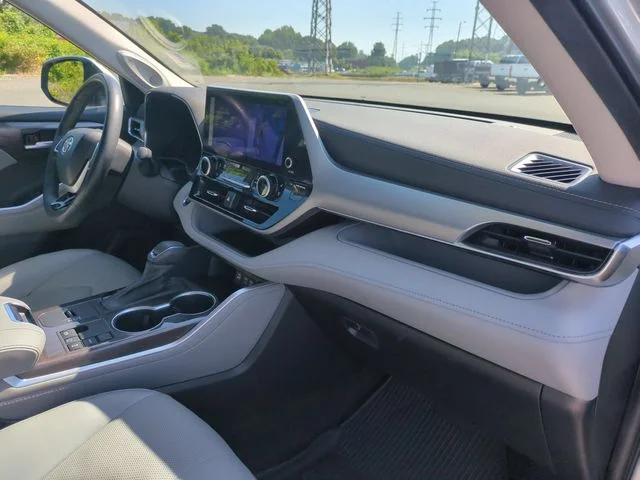 Used 2023 Silver Toyota Platinum image 36
