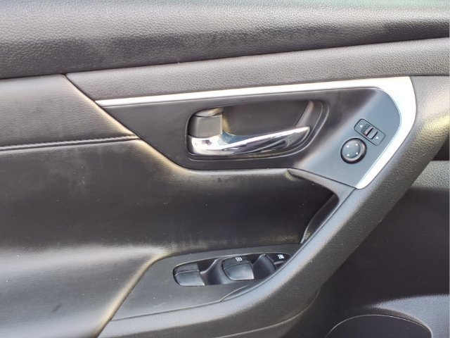 Used 2015 Black Nissan 2.5 S image 14