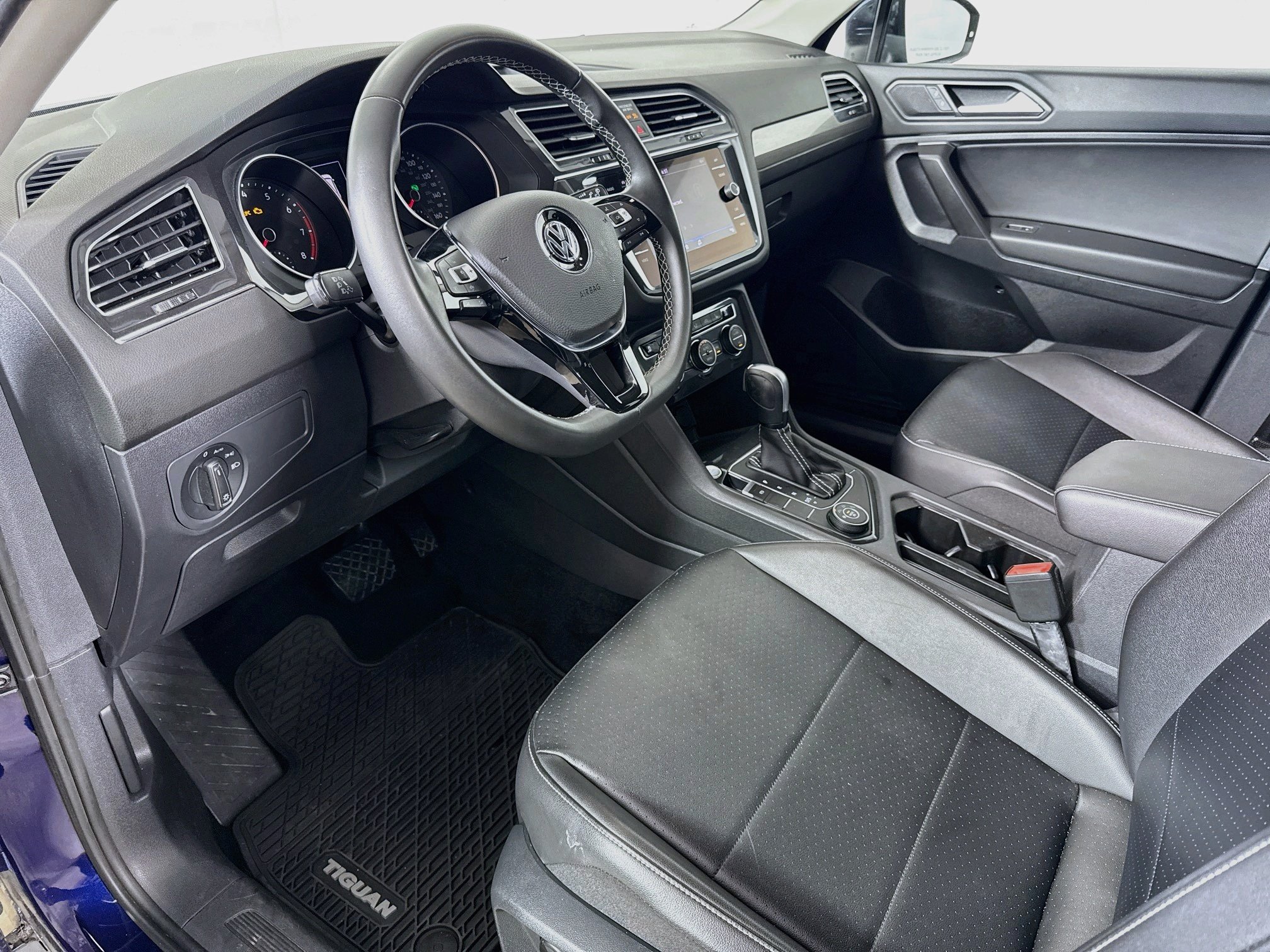 Used 2021 Atlantic Blue Metallic Volkswagen SE image 9