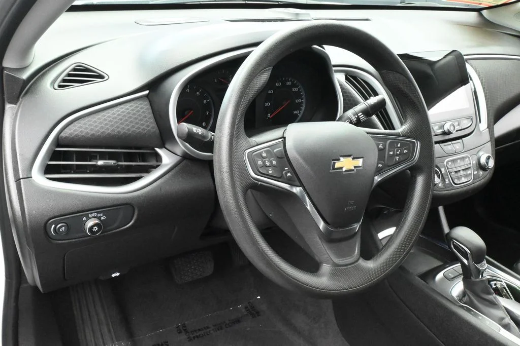 Used 2024 Summit White Chevrolet LT image 14