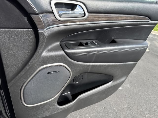 Used 2018 Gray Jeep Overland image 27