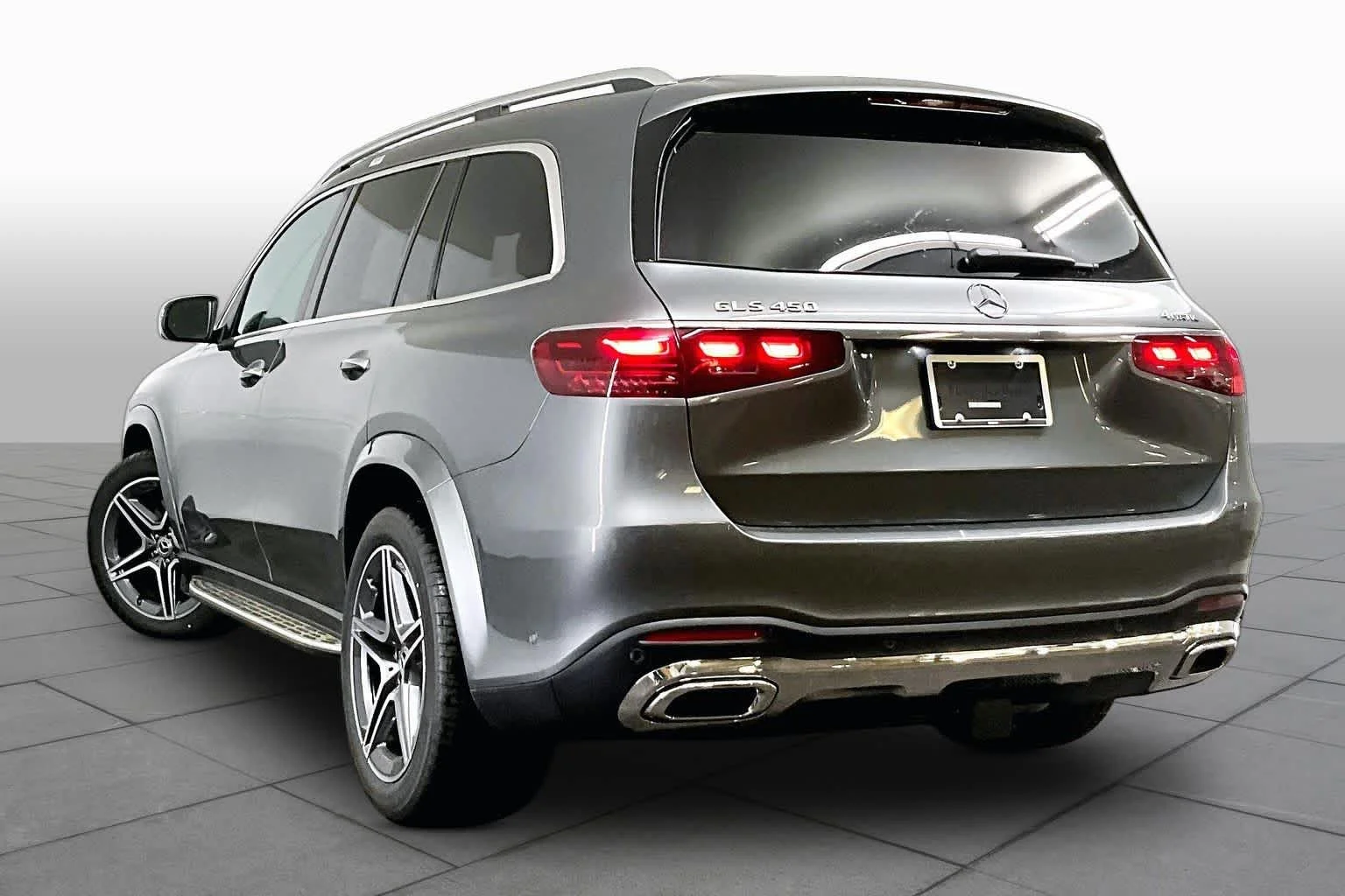 New 2026 Selenite Grey Metallic Mercedes-Benz GLS 450 image 4