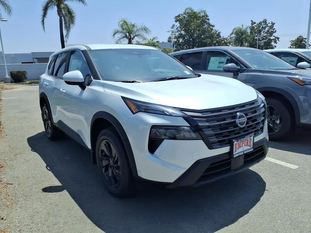 New 2026 Everest White Pearl TriCoat Nissan SV image 5