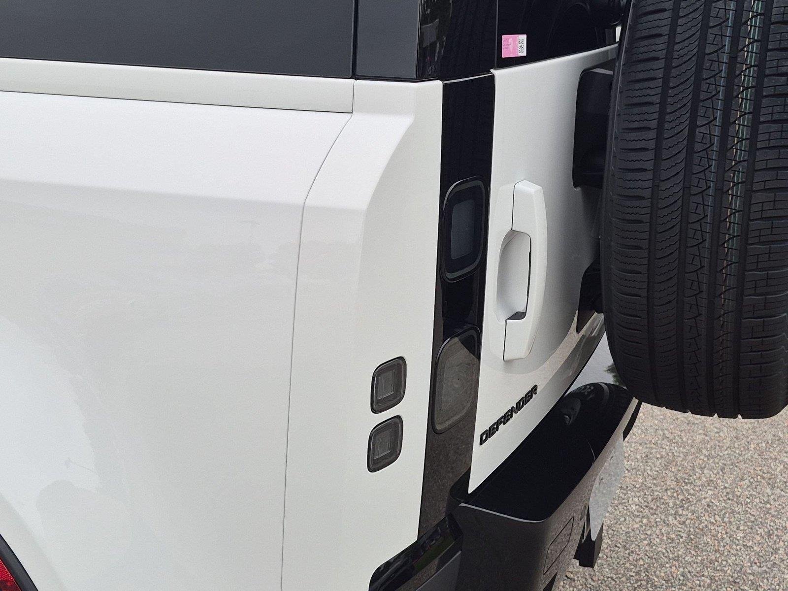 New 2026 Fuji White Land Rover S image 10