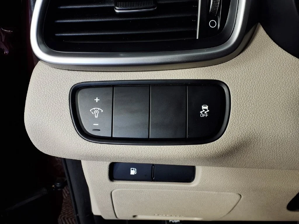 Used 2017 Purple Kia LX image 24
