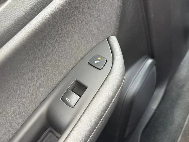 Used 2025 Iridescent Pearl Tricoat Chevrolet Premier image 38