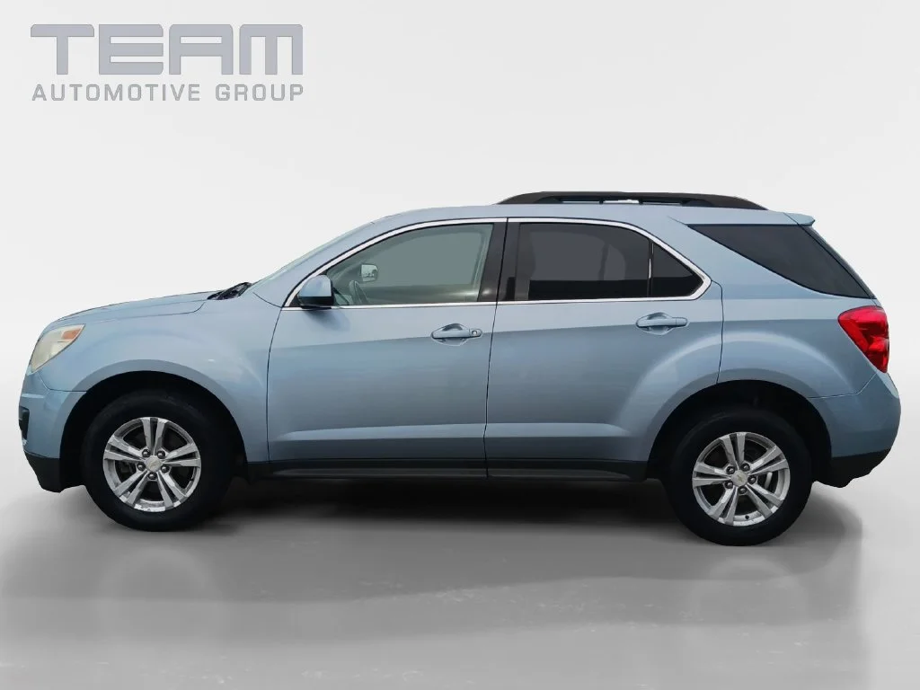 Used 2015 SILVER TOPAZ METALLIC Chevrolet LT image 4