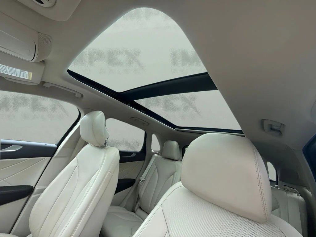 Used 2019 White Lincoln Reserve image 6