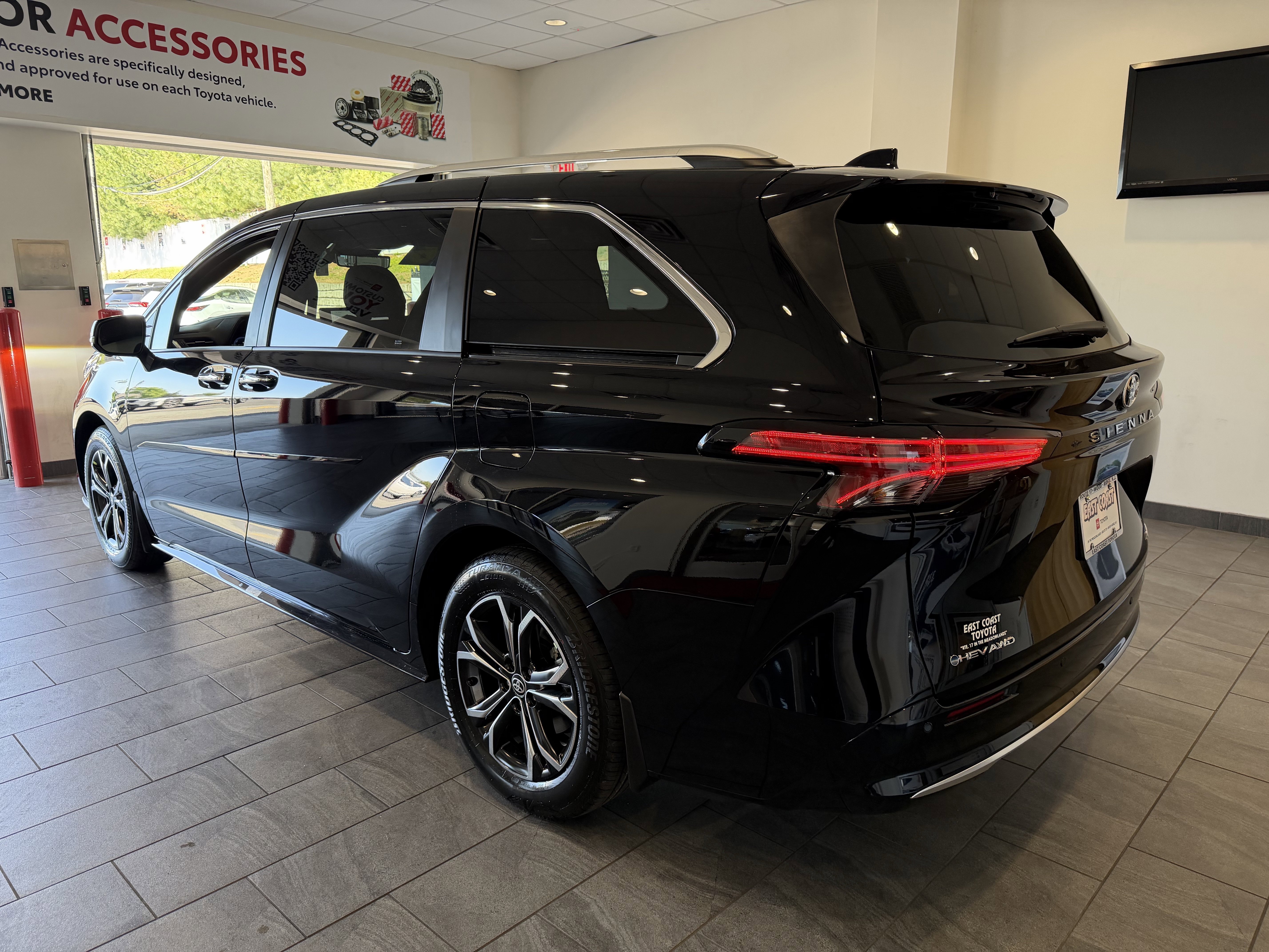 2026 Toyota Sienna Platinum - Photo 79