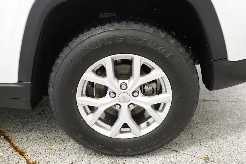 Used 2022 White Jeep Limited image 16