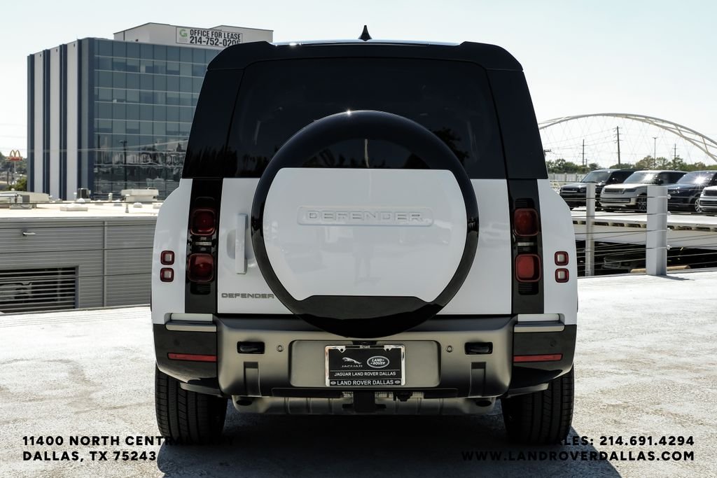 Used 2025 Fuji White Land Rover X-Dynamic SE image 6