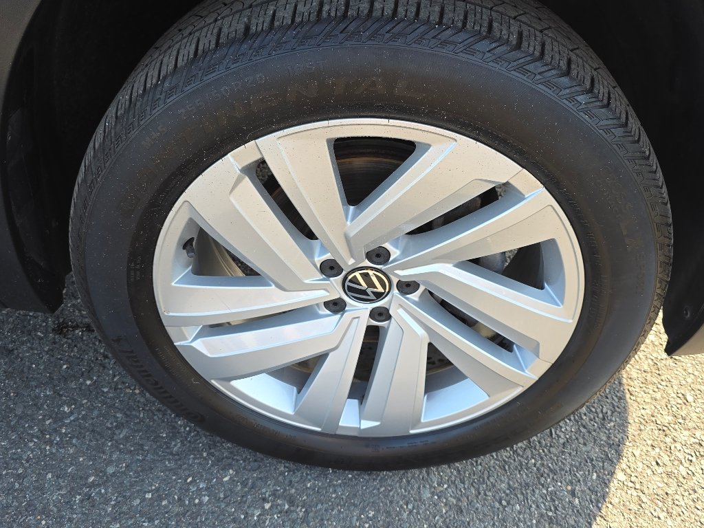 Used 2021 Deep Black Volkswagen SEL image 19