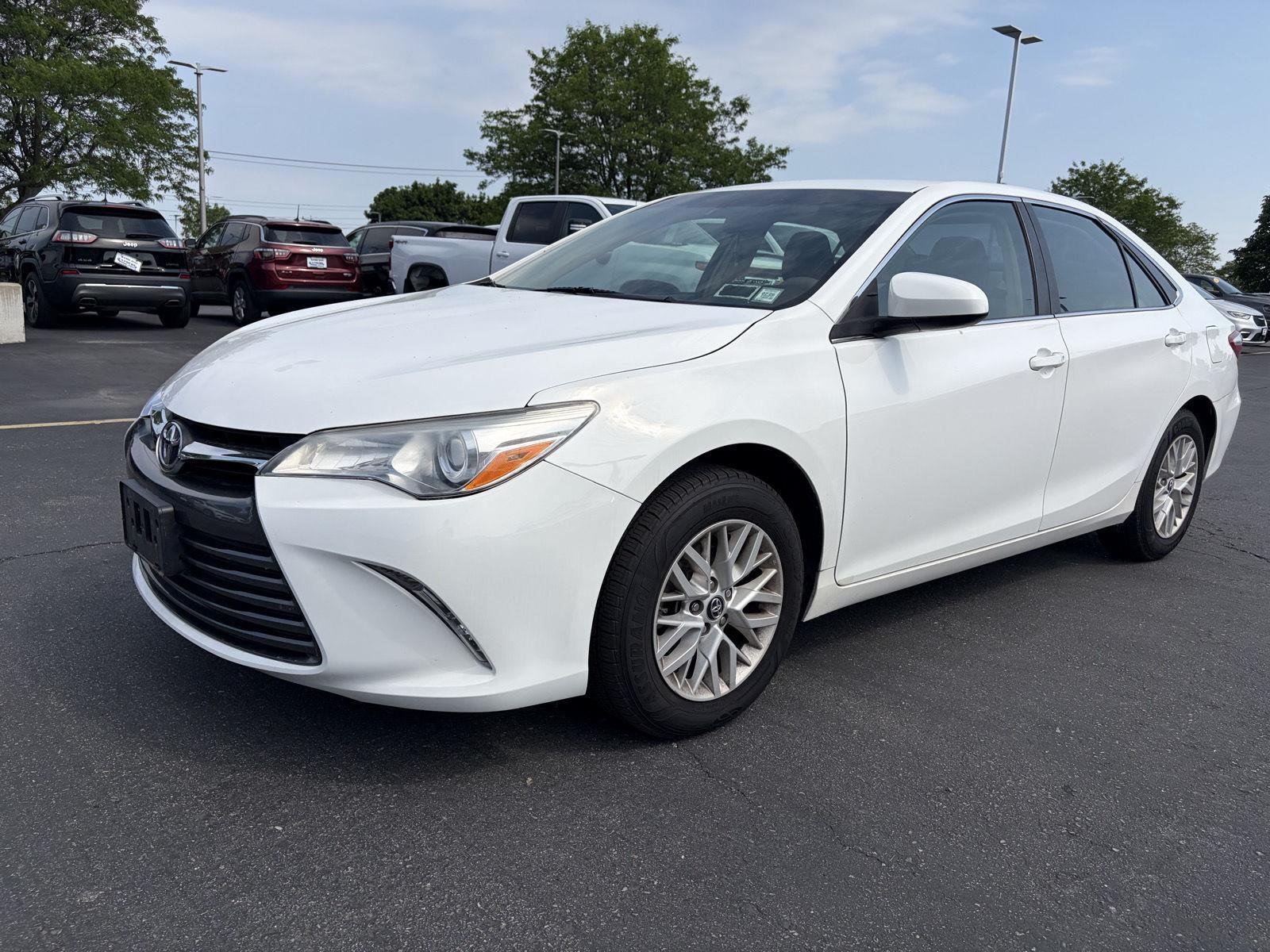 Used 2017 Super White Toyota XSE image 3