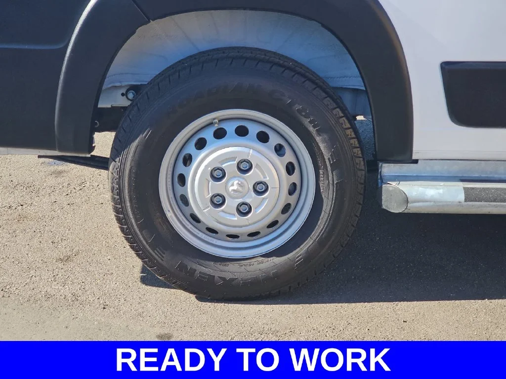 Used 2025 White Ram Base image 37