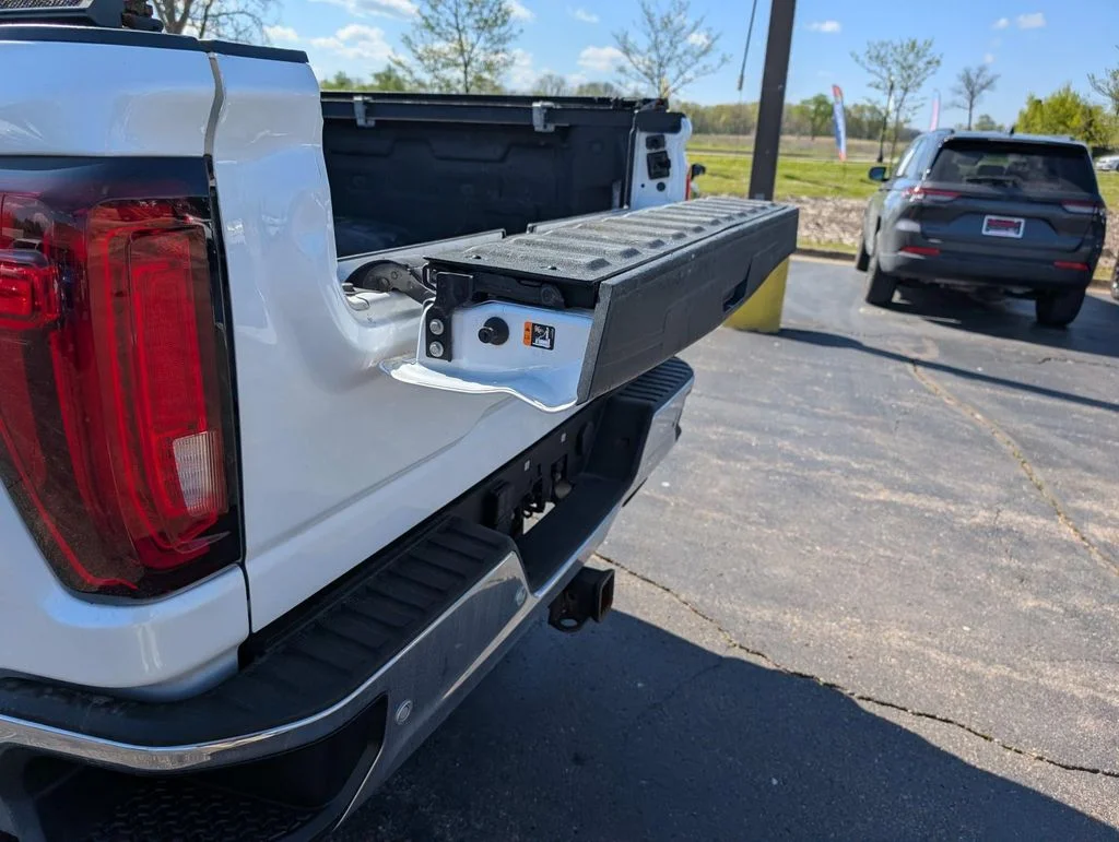 Used 2020 White GMC SLT image 12