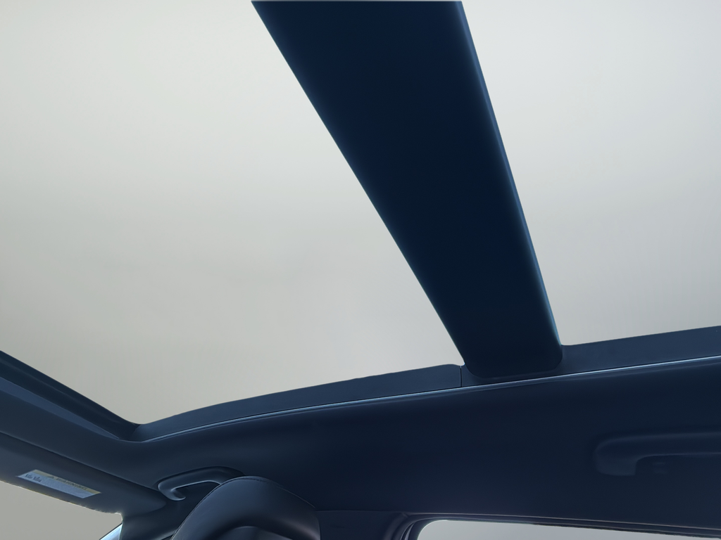 Used 2023 White Kia X-Pro Prestige image 14