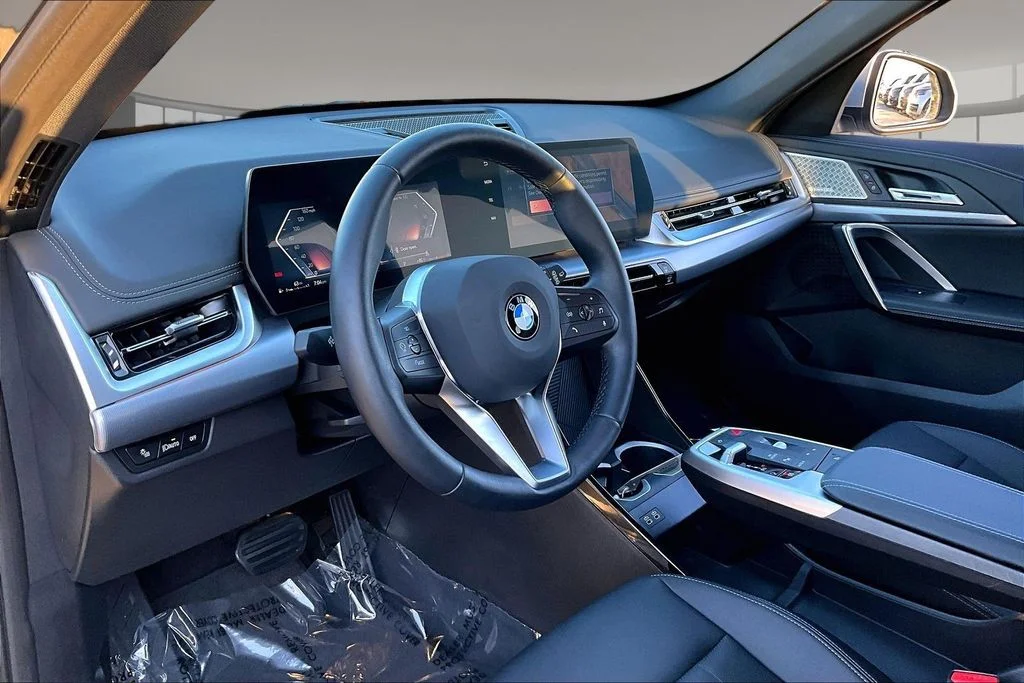 Used 2025 Silver BMW xDrive28i image 15