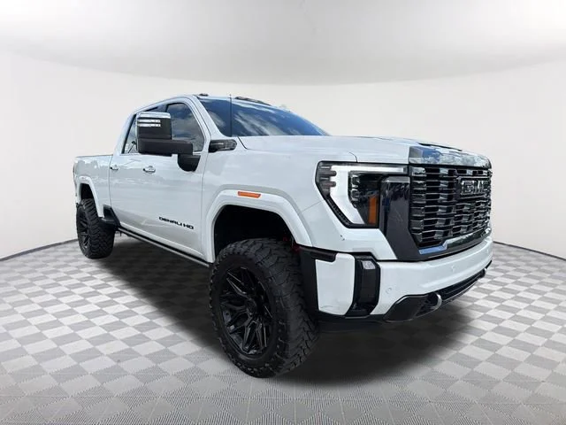 Used 2024 White Frost Tricoat GMC Denali Ultimate image 3