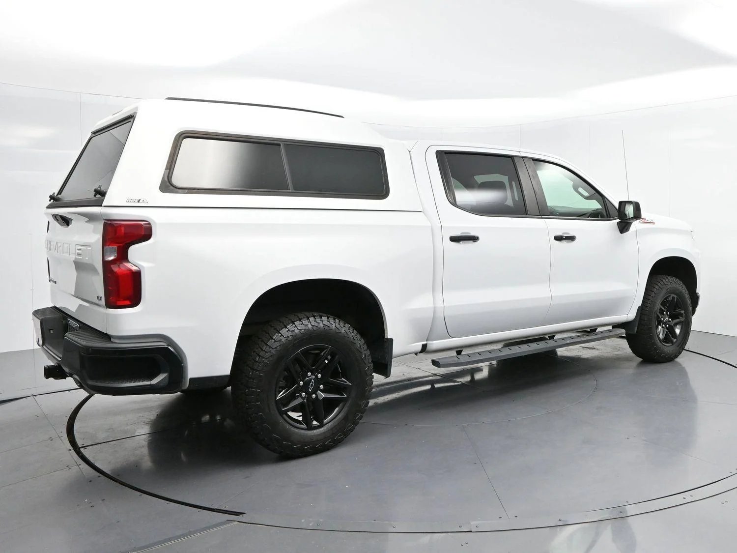 Used 2022 Summit White Chevrolet LT Trail Boss image 7