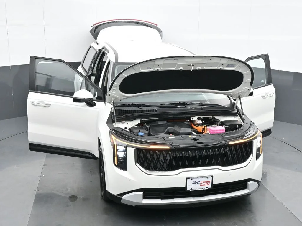 Used 2026 White Kia LXS image 36