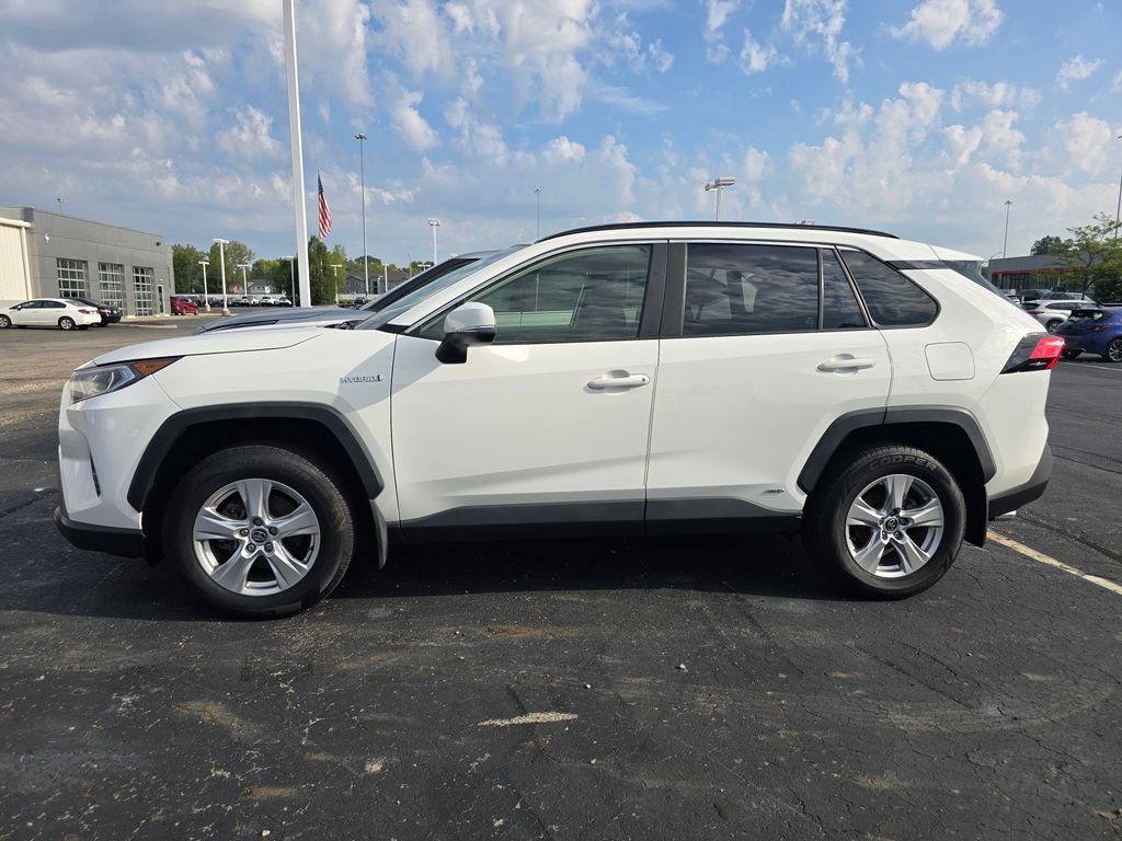 Used 2020 White Toyota XLE image 5