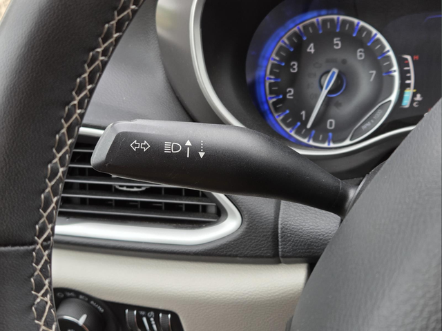 Used 2024 Red Chrysler Touring L image 19