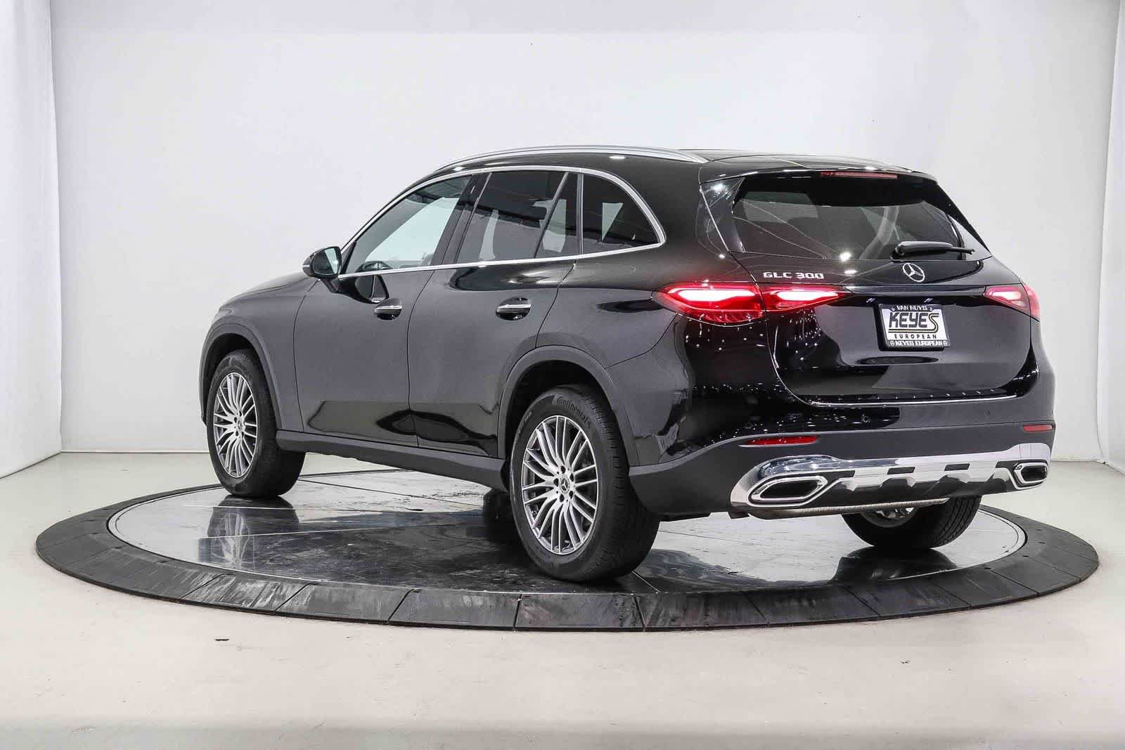 Used 2026 Black Mercedes-Benz GLC 300 image 2