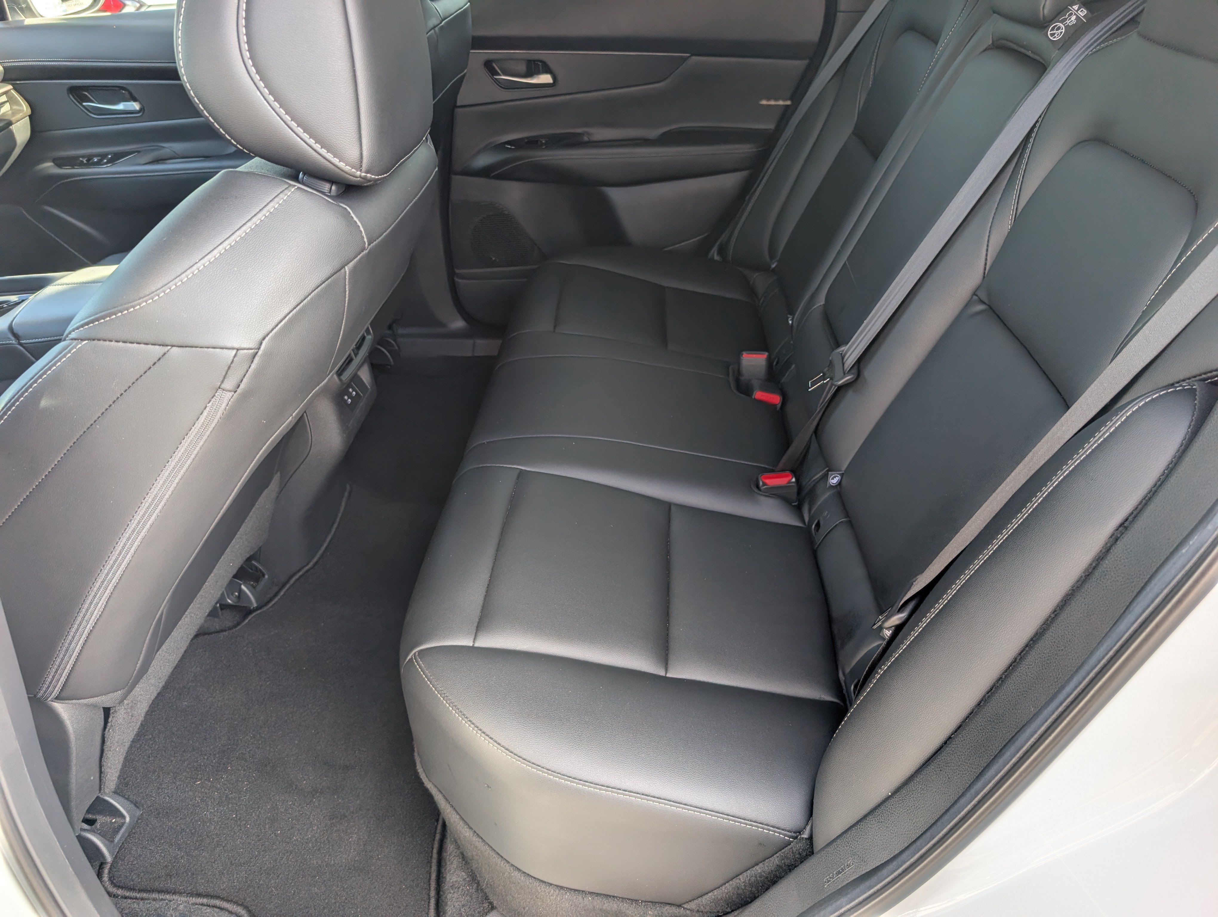Used 2025 Everest White Pearl Tricoat Nissan SV image 28