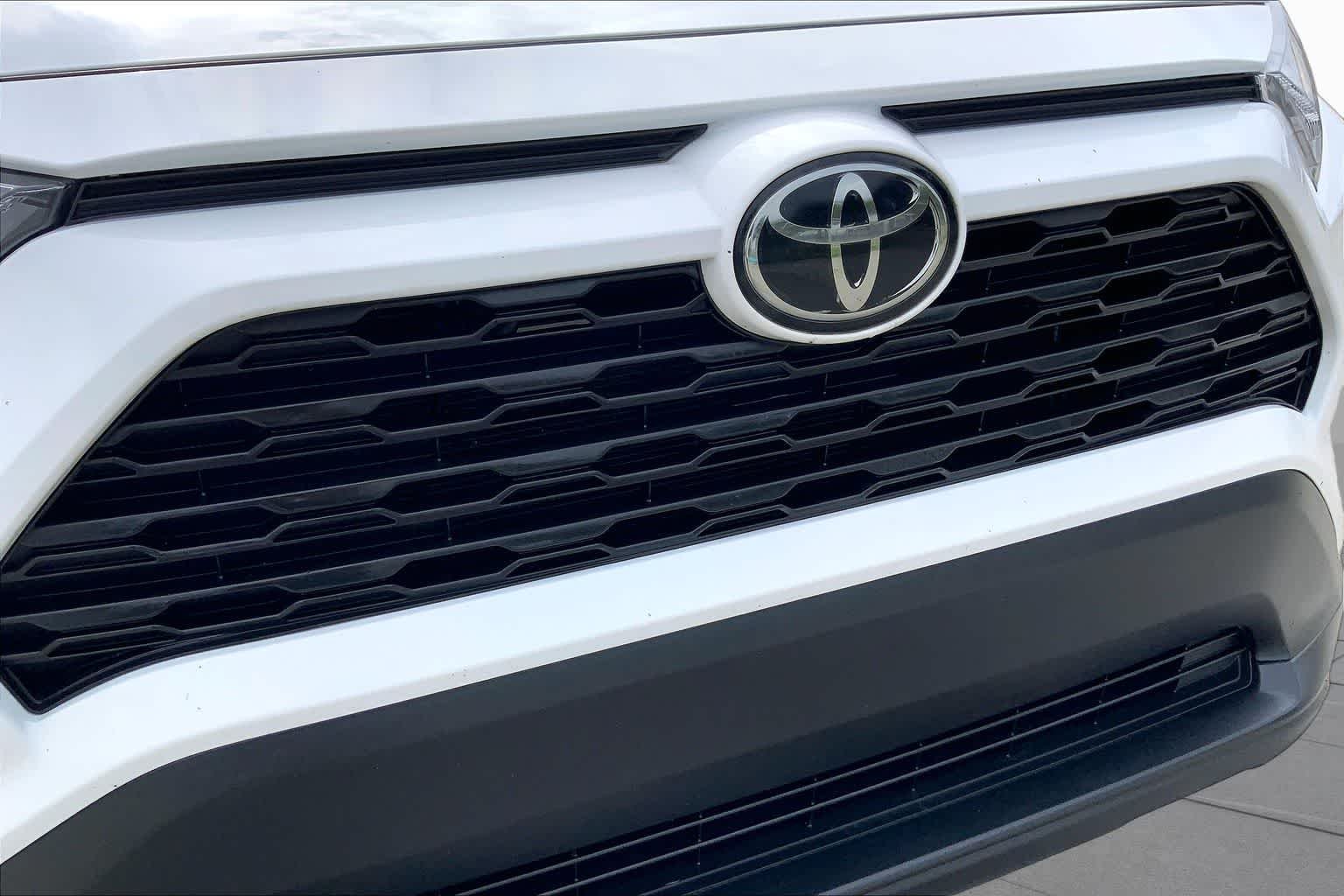 Used 2024 Ice Cap Toyota XLE image 29