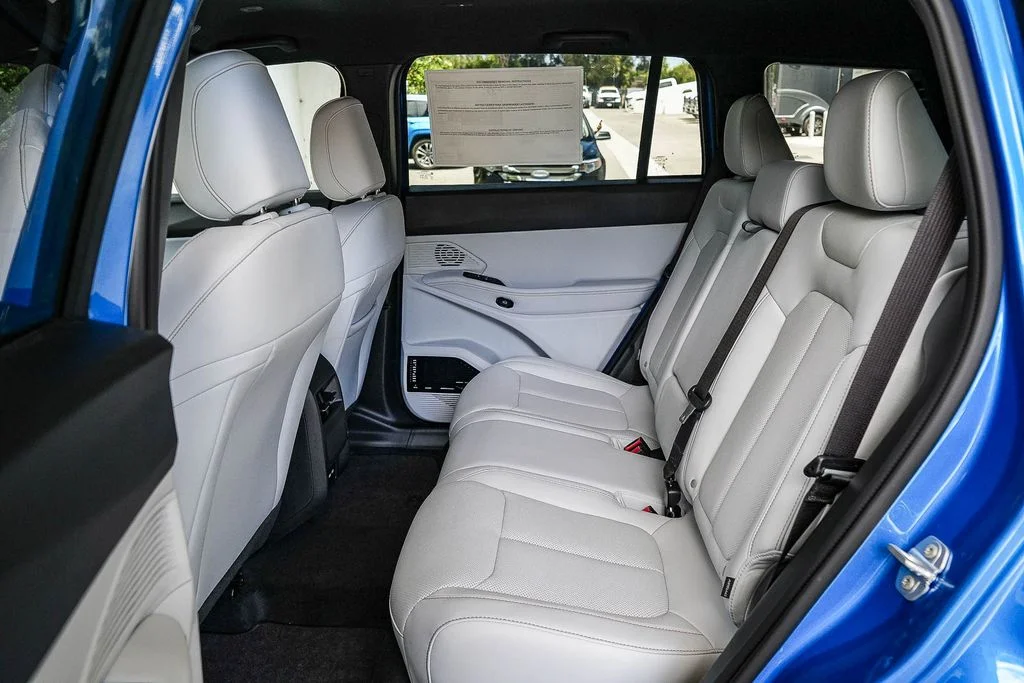 New 2026 Hydro Blue Pearlcoat Jeep Limited image 18