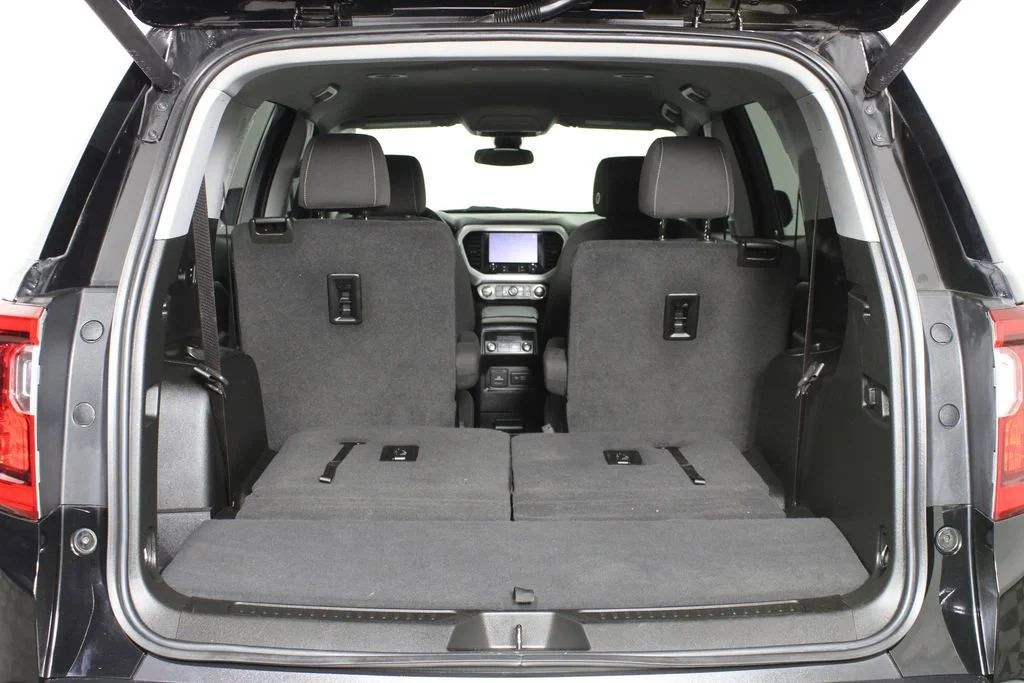 Used 2023 Ebony Twilight Metallic GMC SLE image 8