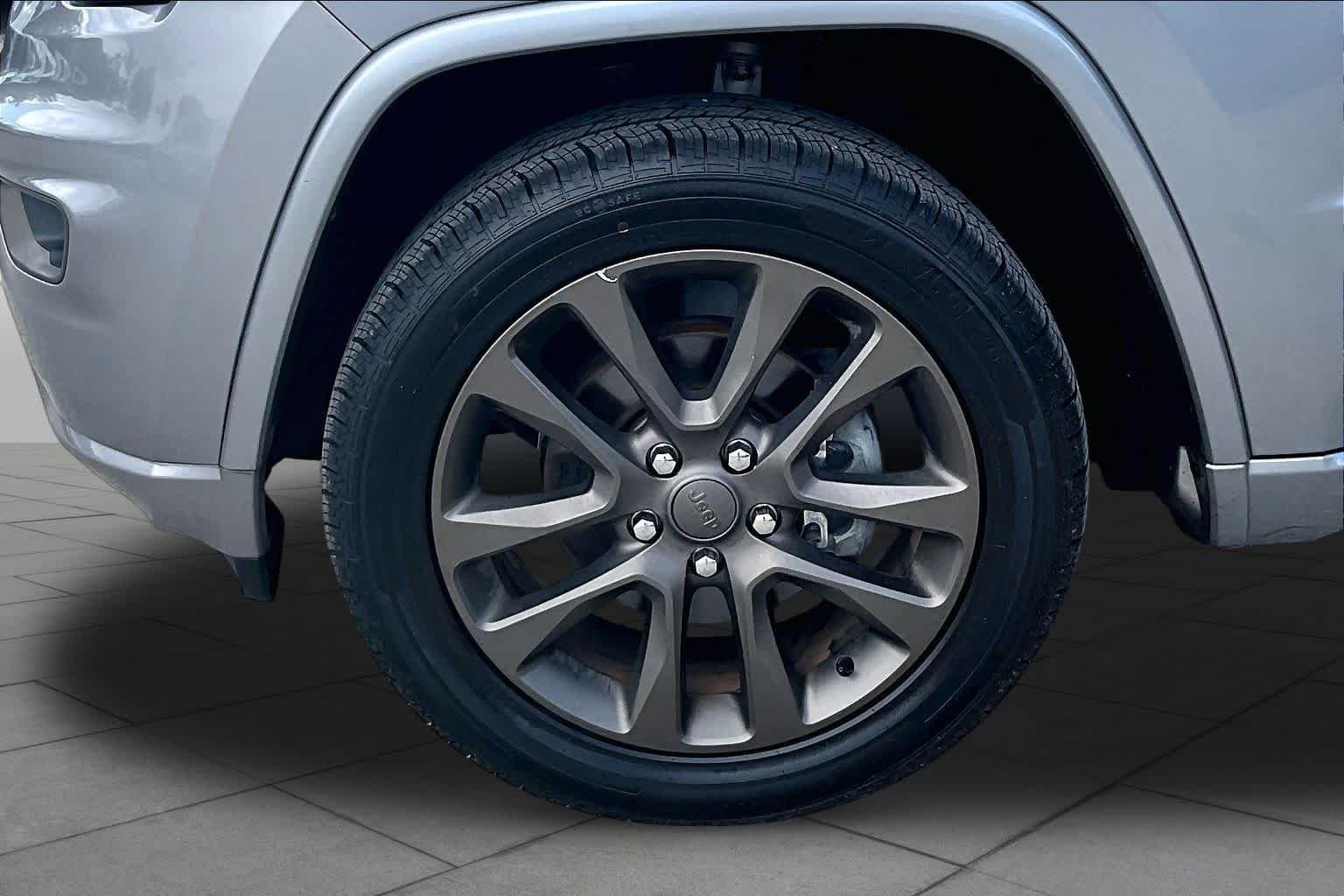 Used 2017 Billet Silver Metallic Clearcoat Jeep Limited 75th Anniversary Edition image 11