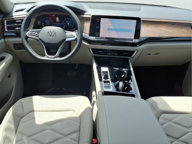 New 2026 Avocado Green Pearl Volkswagen SE w/Technology 4M image 15
