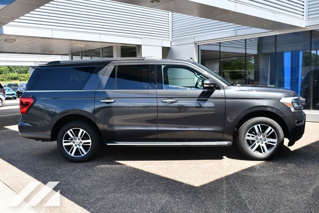 Used 2023  Ford Limited image 9