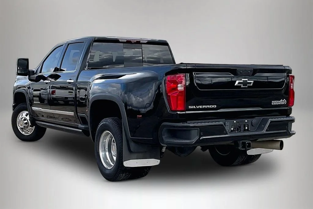 Used 2024 Black Chevrolet High Country DRW image 4