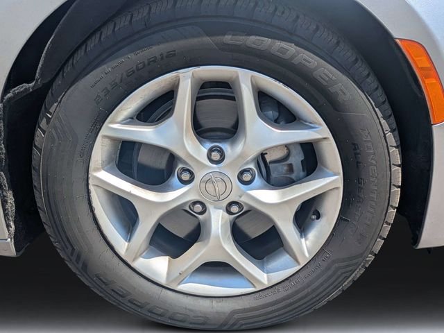 Used 2020 Silver Chrysler Limited image 11