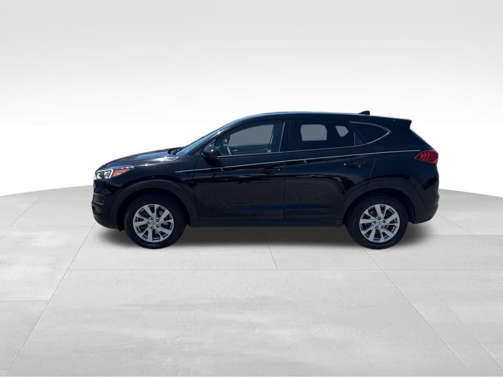 Used 2021 Black Hyundai SE image 2