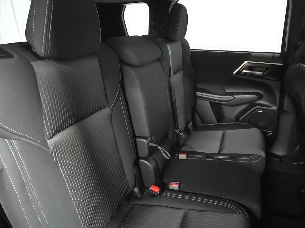 Used 2025 Red Mitsubishi ES image 21