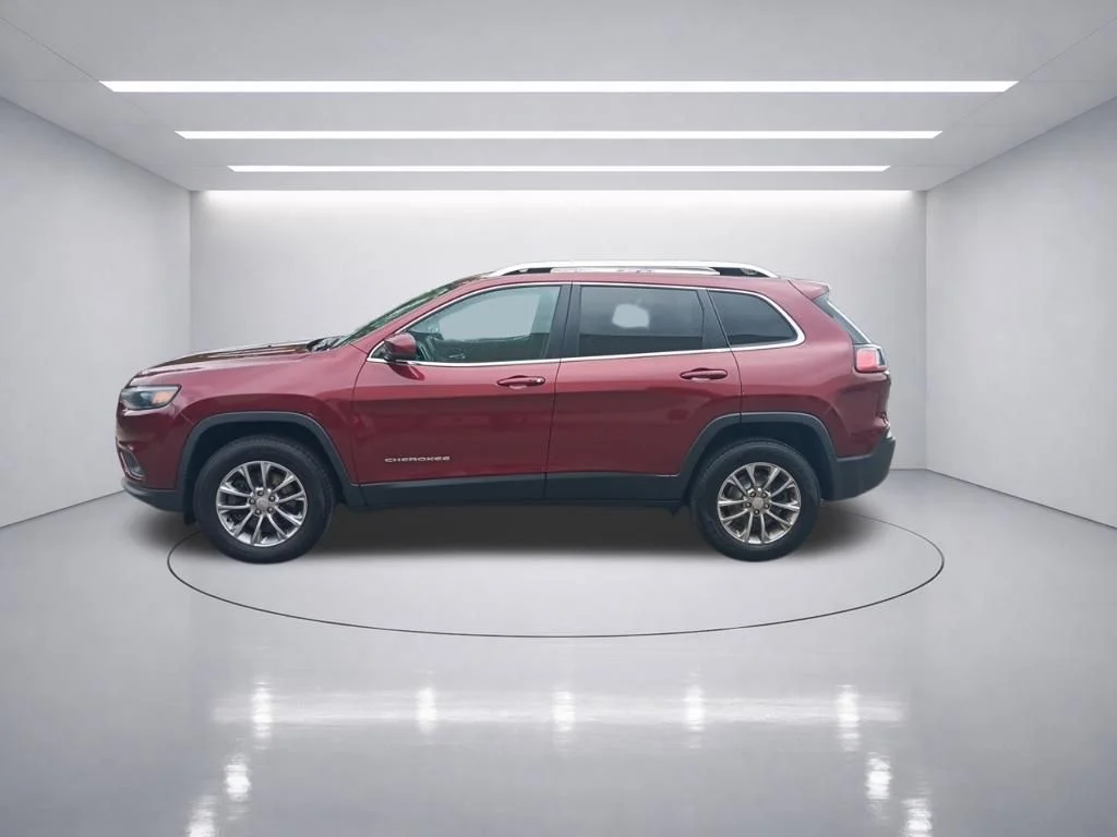 Used 2019 Velvet Red Pearlcoat Jeep Latitude Plus image 4
