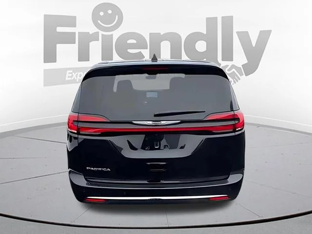 New 2026 Diamond Black Crystal Pearl-Coat Exterior Paint Chrysler Select image 6