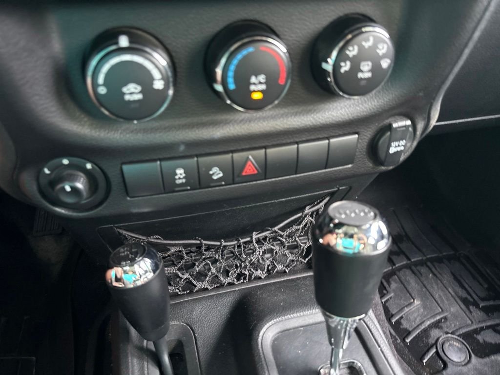 Used 2017 Gray Jeep Unlimited Sport image 27