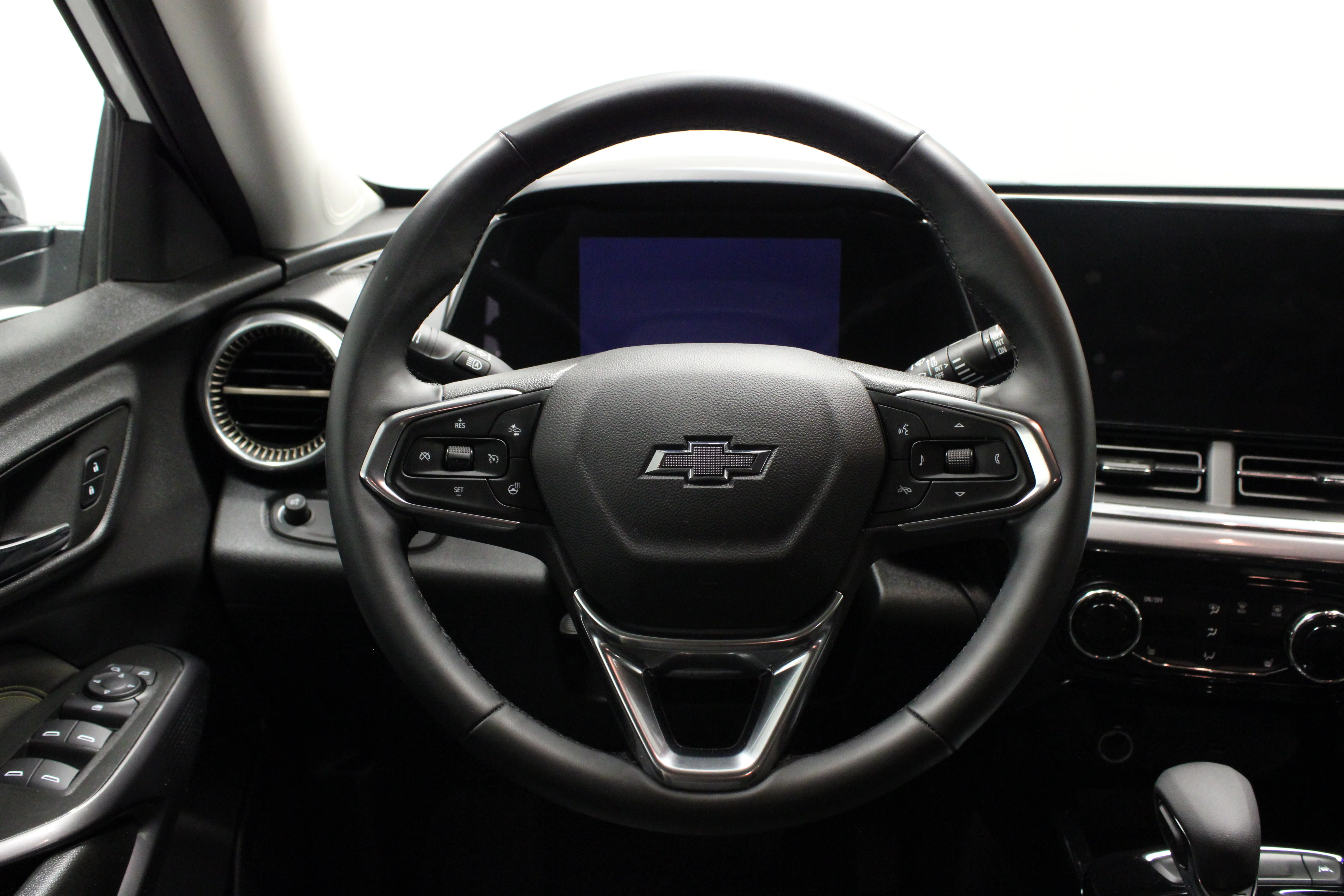 Used 2025 Summit White Chevrolet ACTIV image 20