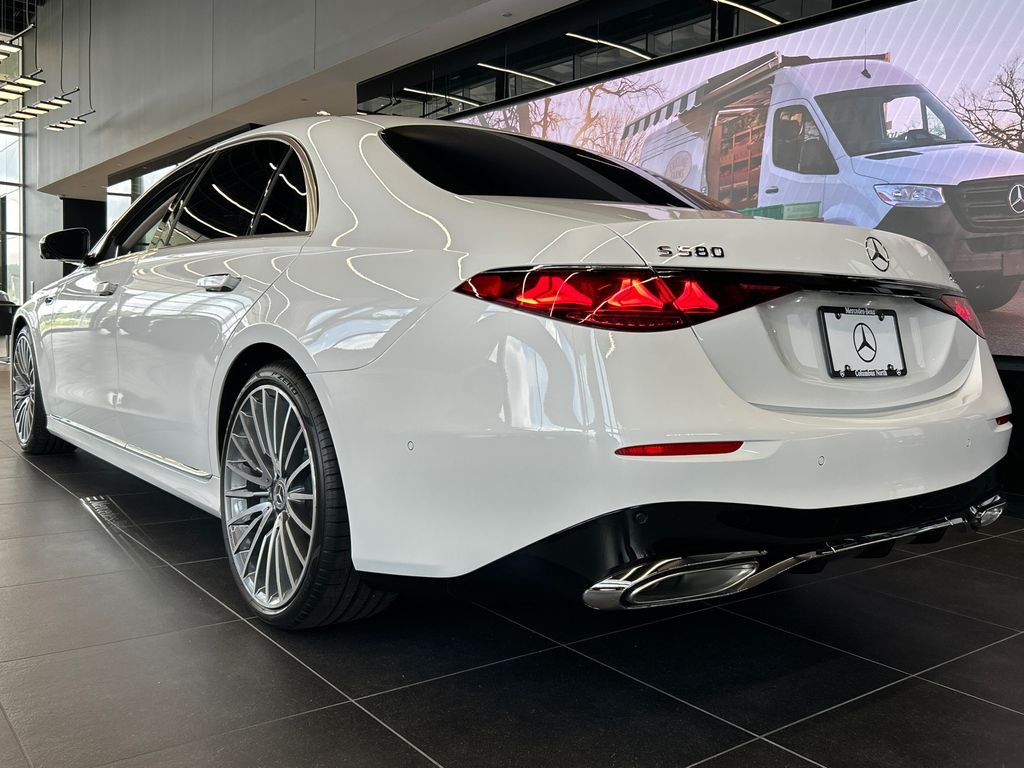 New 2027 MANUFAKTUR Moonlight White Metallic Mercedes-Benz S 580 image 4