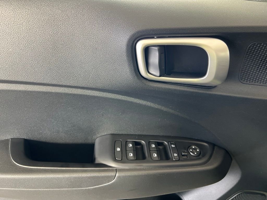Used 2023 Green Hyundai SEL image 7