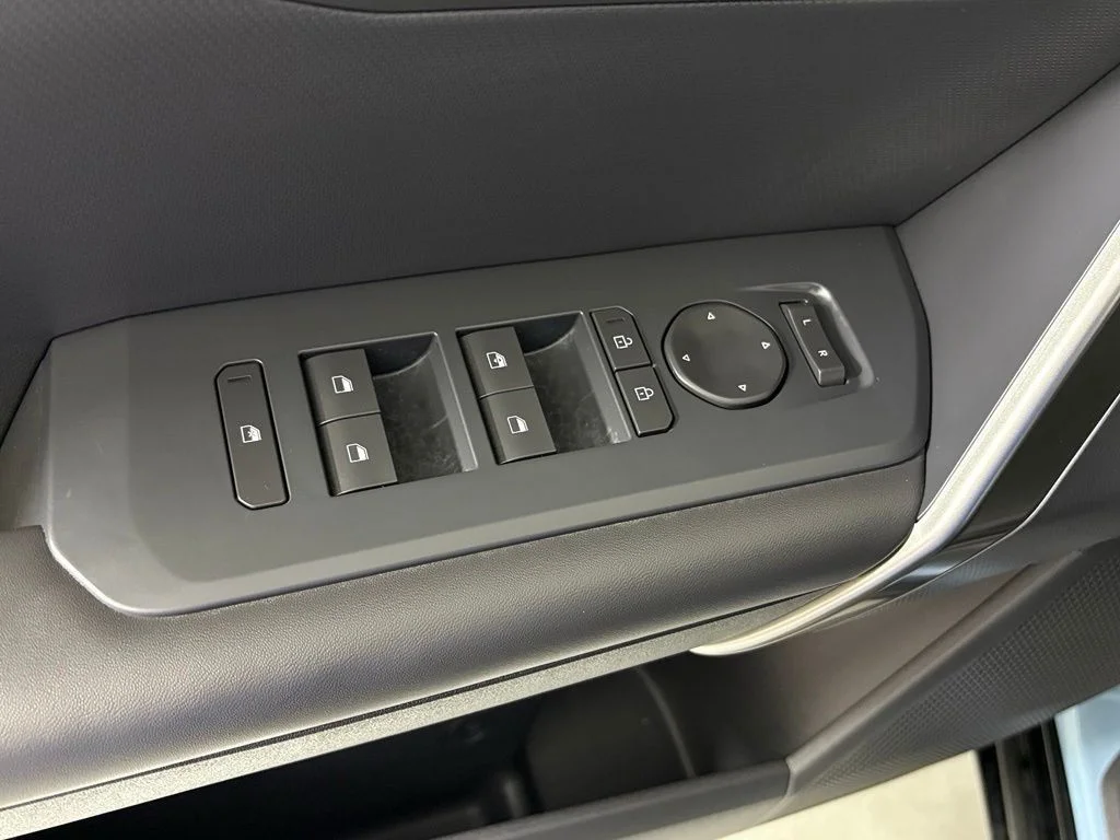New 2027 Frost Blue / Black Roof Kia X-Line S image 15