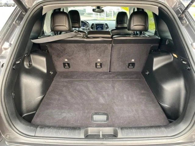 Used 2021 Gray Jeep Latitude Lux image 16