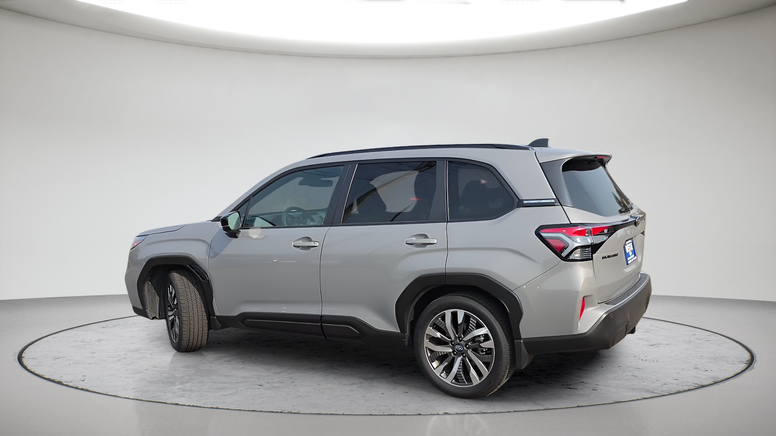 Used 2025 Pearl Subaru Touring image 10